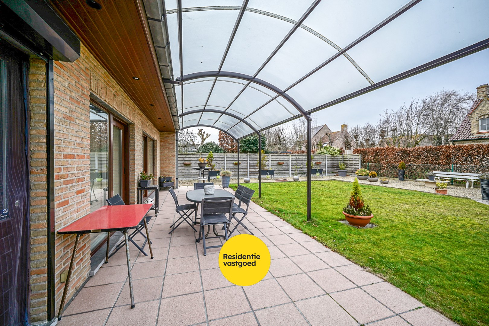 Vrijstaande ruime woning in rustige residentiële wijk in Oudenburg 