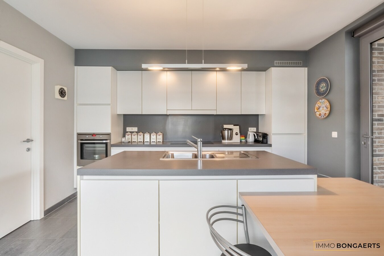 Ruim appartement met zicht op het stadsplein in het centrum van Genk 