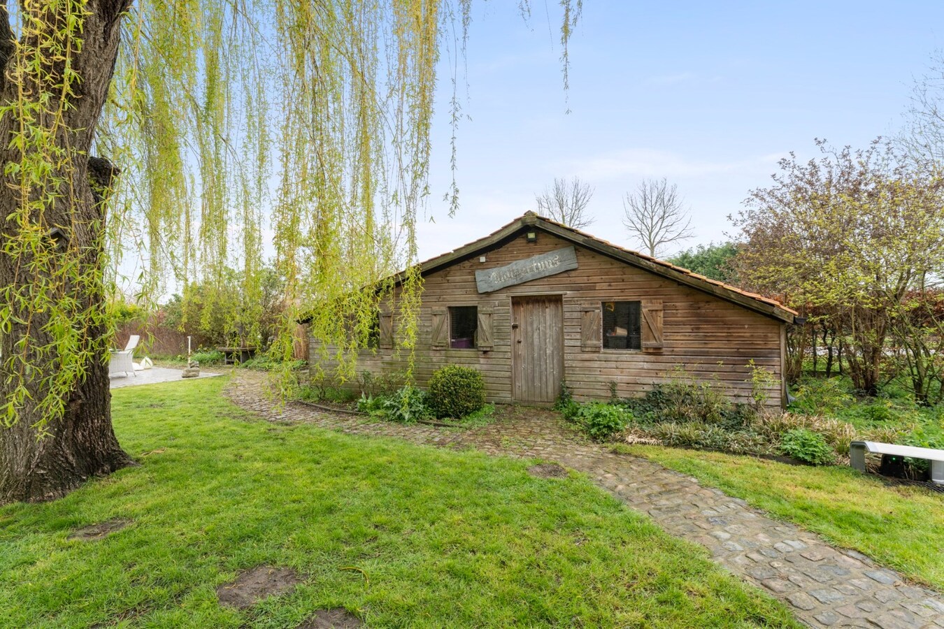 Woning met 4 slaapkamers en grote tuin te Koekelare 