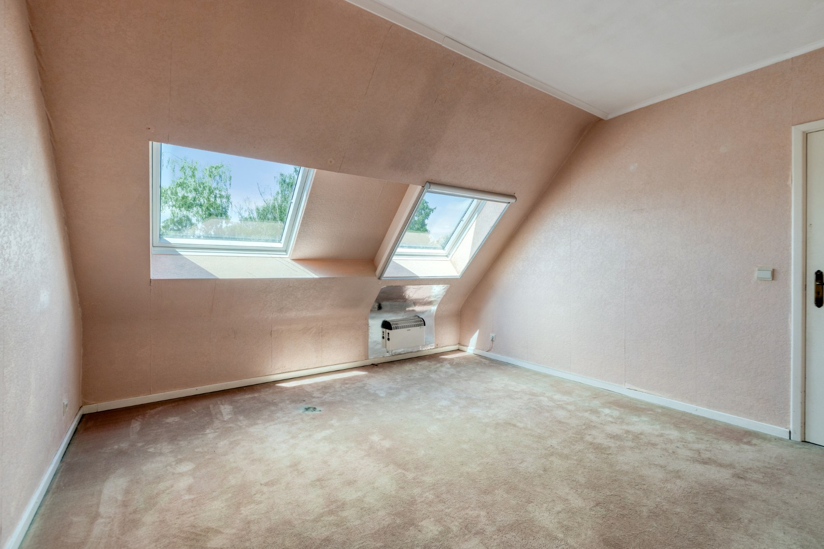 Slaapkamer 2 met doorgang nachthal