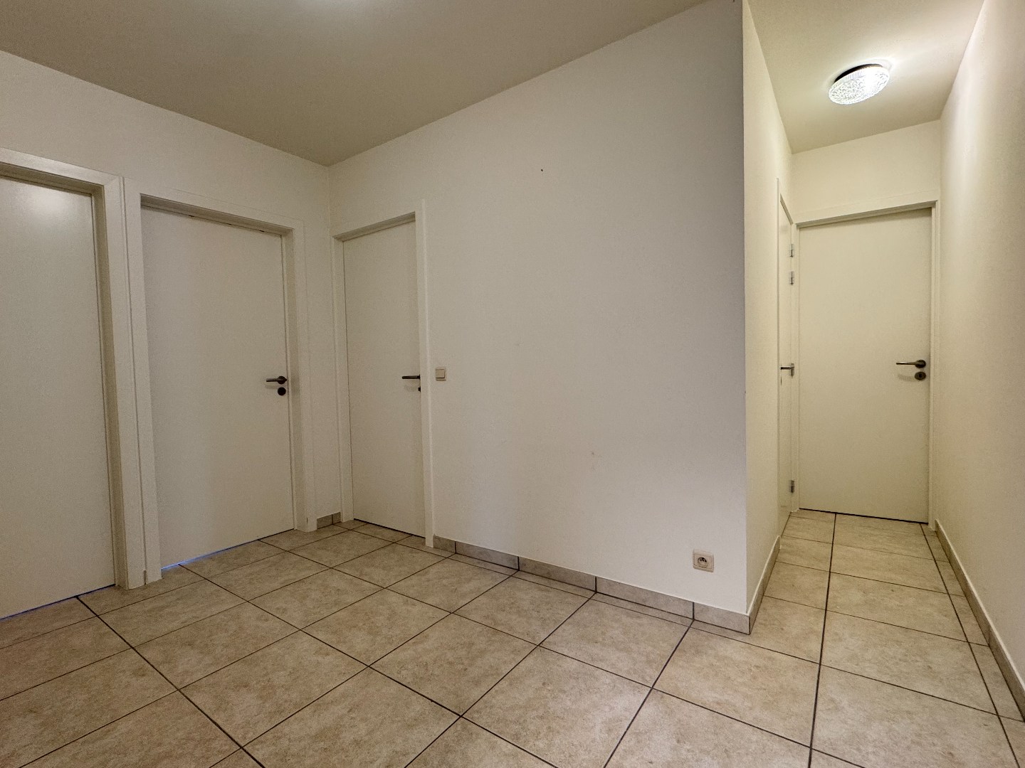 Appartement op de eerste verdieping met terras en garage te Zulte. 