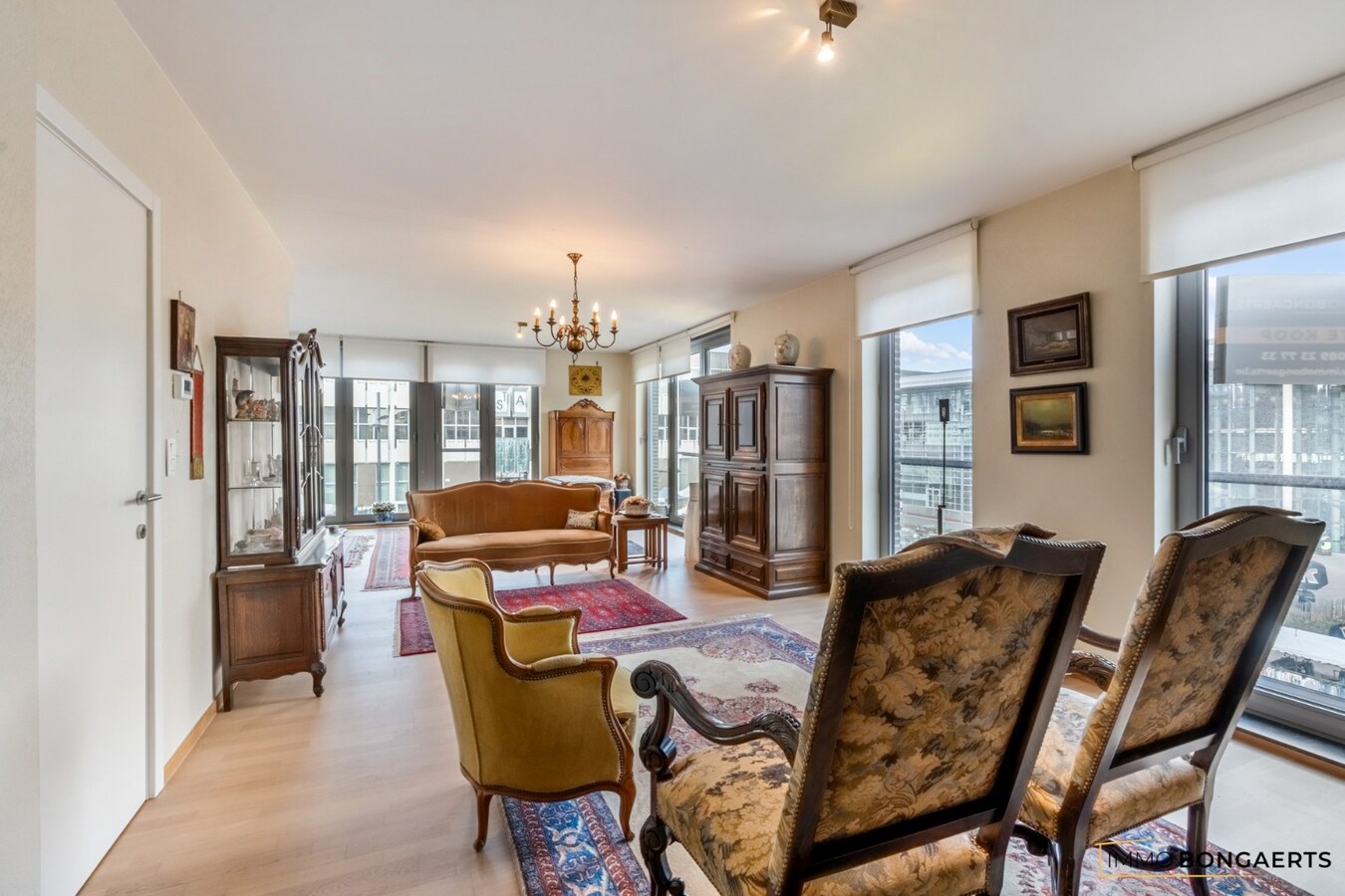 Ruim appartement met zicht op het stadsplein in het centrum van Genk 