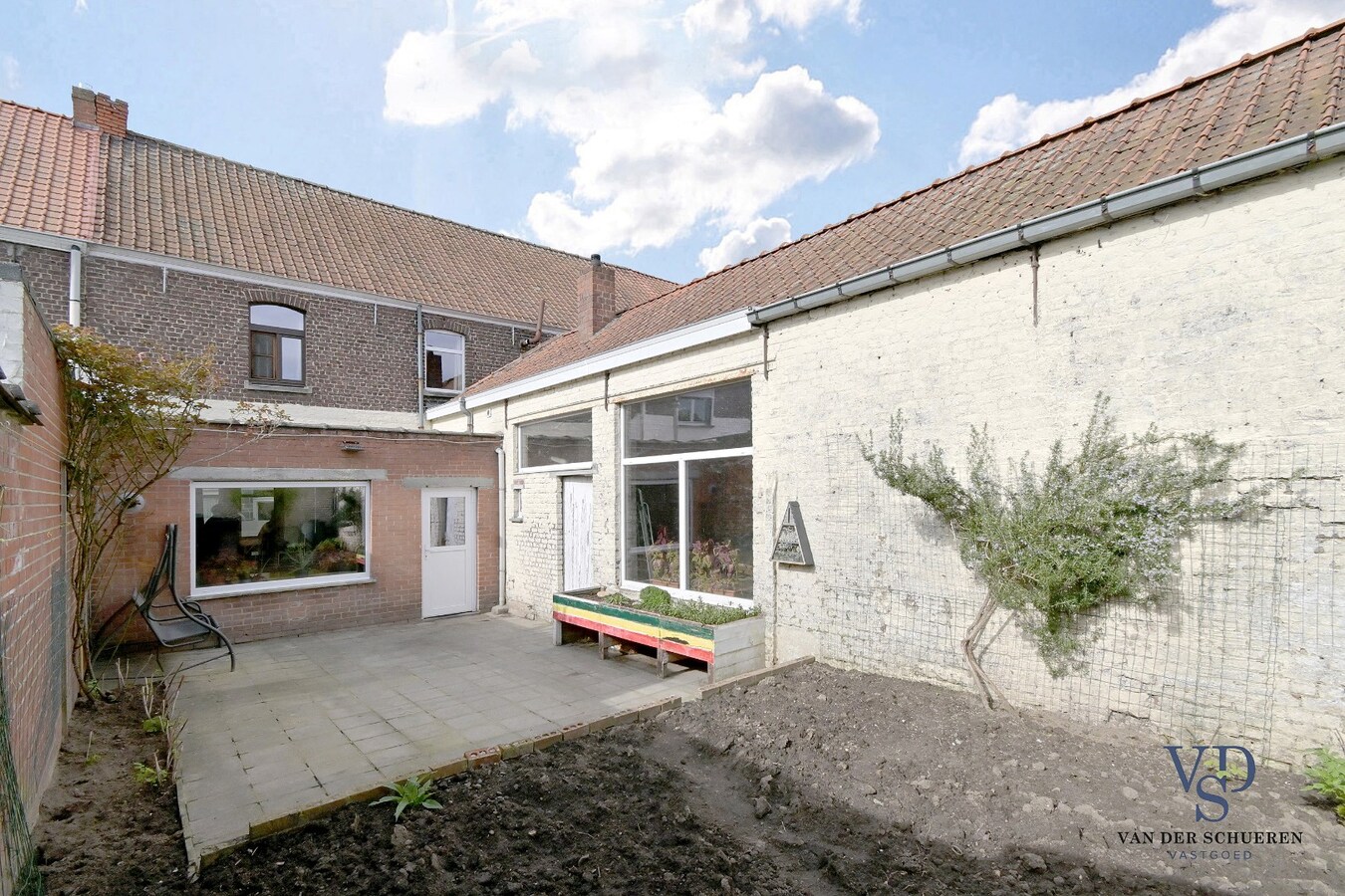 Ruime woning met opslagruimte 