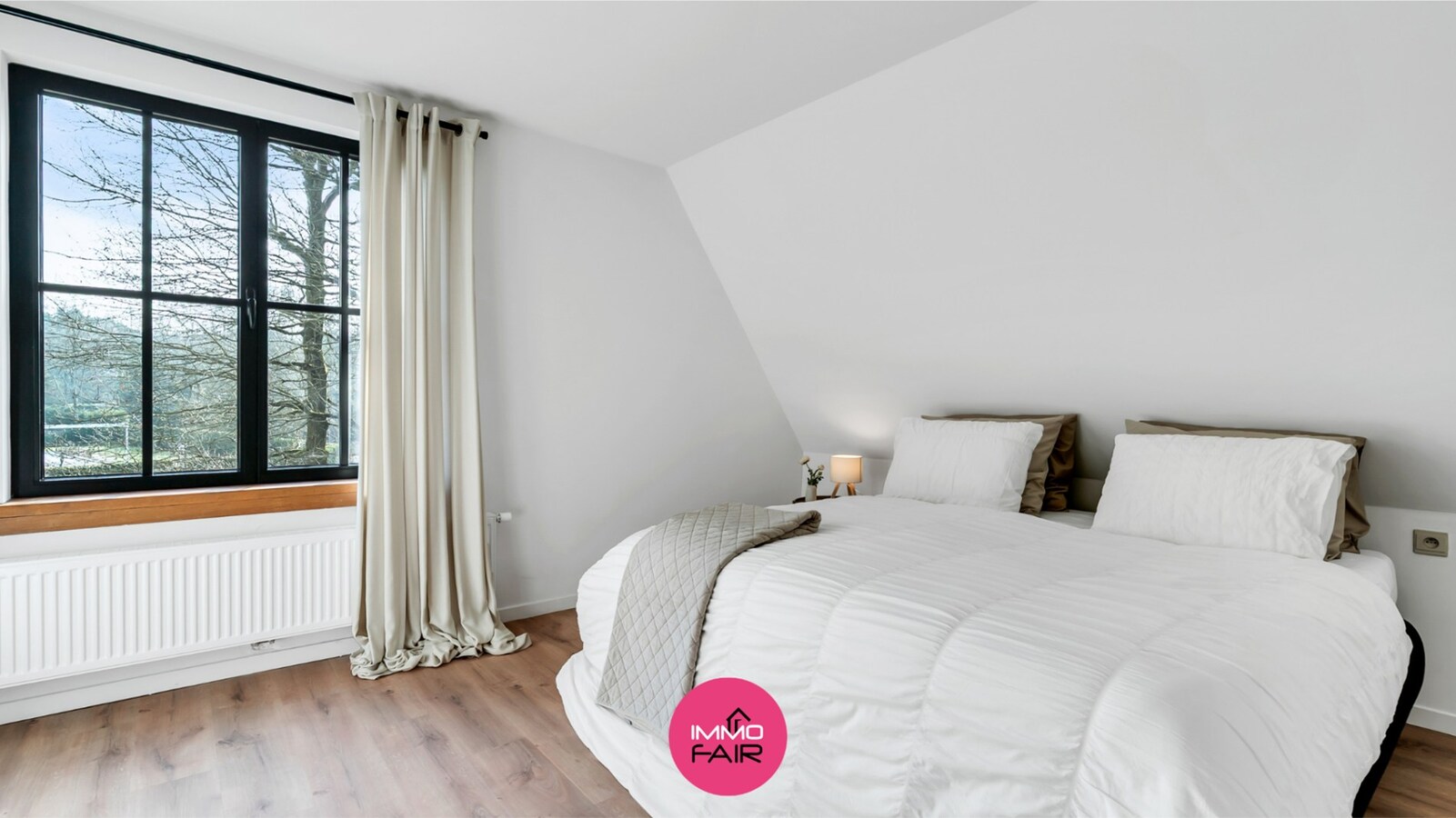 Exclusieve, karaktervolle villa met authentieke elementen in rustige, bosrijke omgeving 