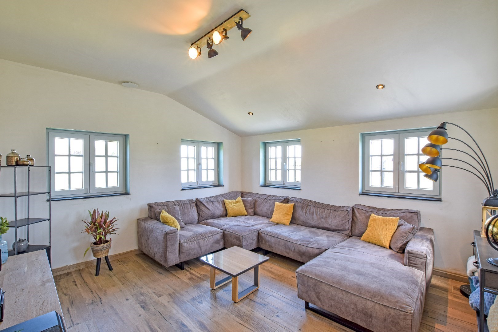 Recent met smaak afgewerkte alleenstaande woning 