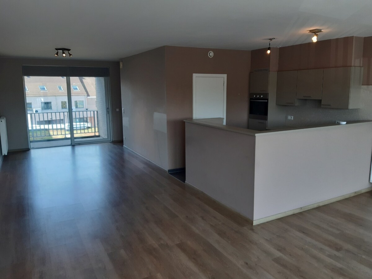 Ruim appartement met 2 terrassen. 