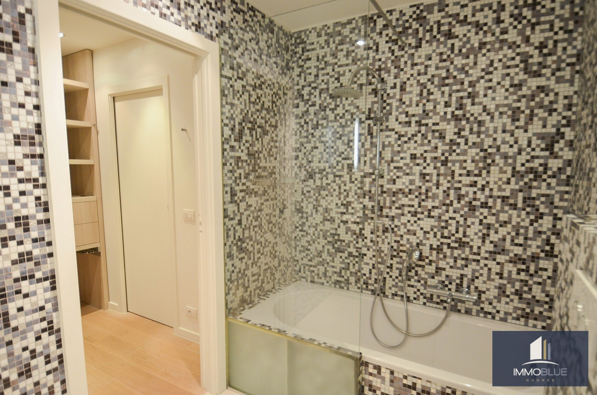 Offre exceptionnelle – Appartement particulièrement spacieux dans une résidence élégante. 
