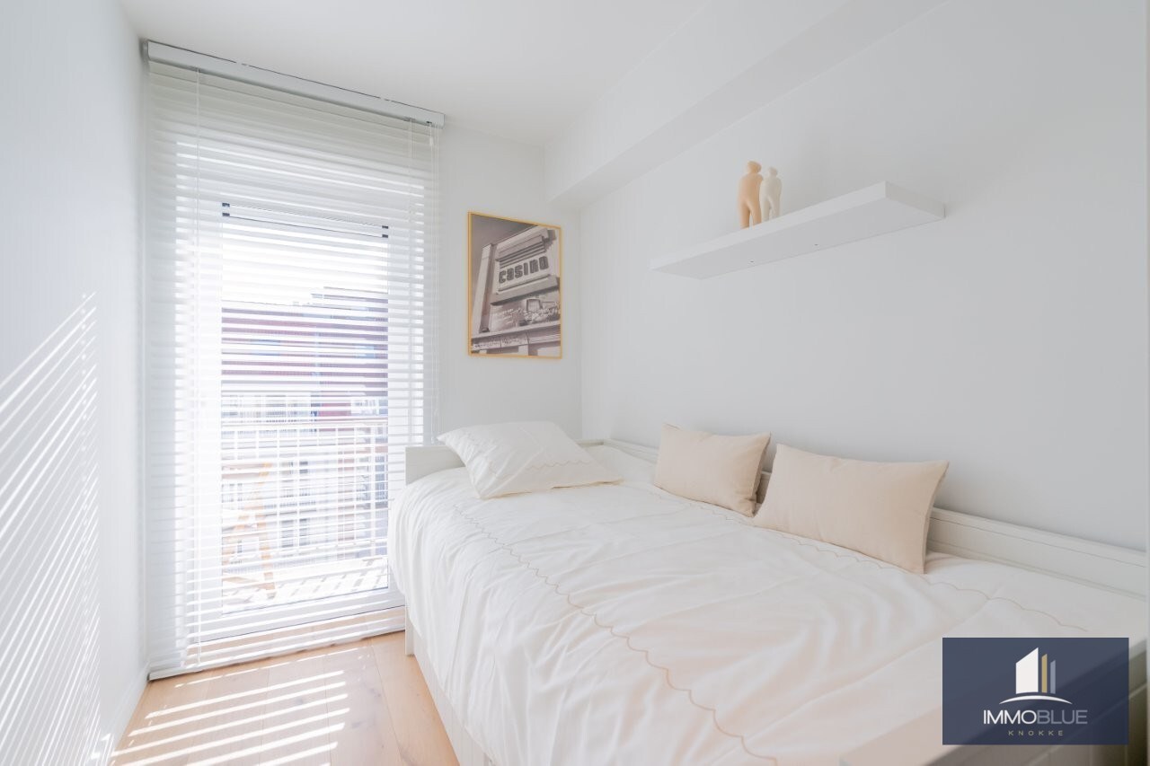 Volledig gerenoveerd, lichtrijk appartement gelegen in een kleine residentie. 