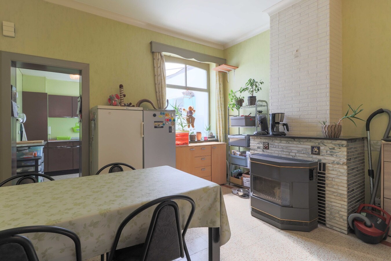 Goed gelegen woning met 3 slaapkamers en uitweg te Kortrijk! 