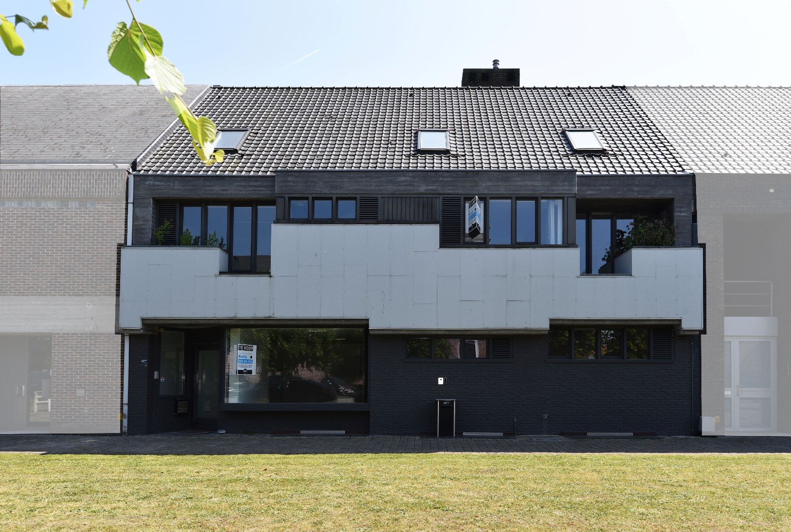 Volumineuze (9 slpks) multifunctionele woning te centrum Lembeke 