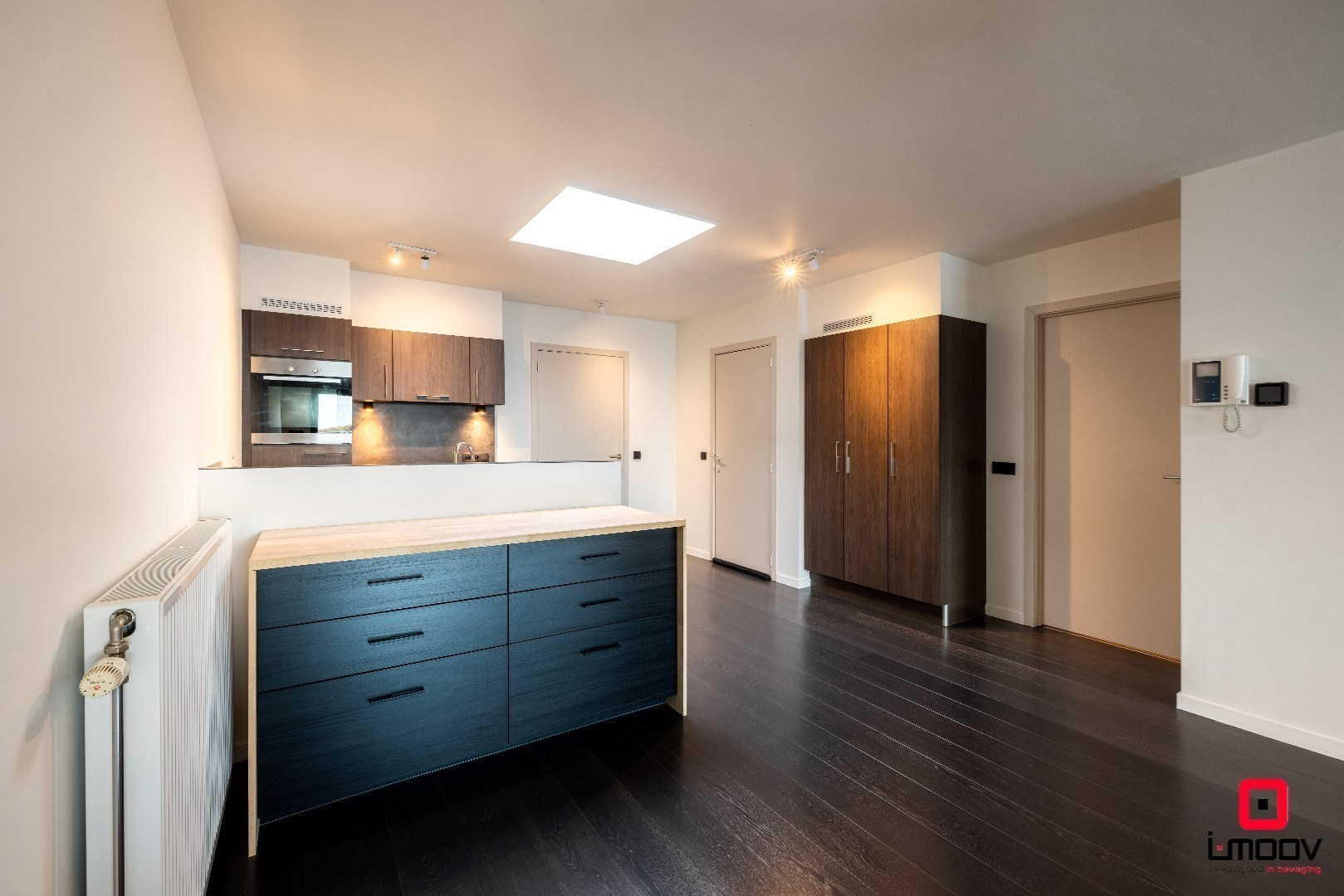 Lichtrijk en modern tweeslaapkamer appartement met groot terras in Oostakker 