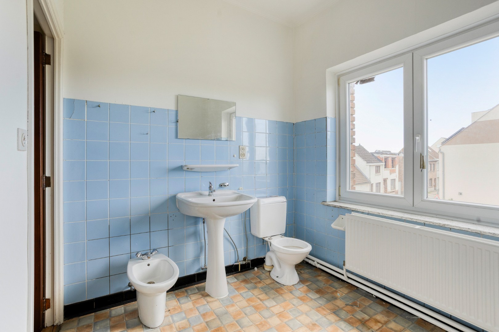 TE RENOVEREN WONING met 2 woonéénheden en tuin – 1640 SINT-GENESIUS-RODE 