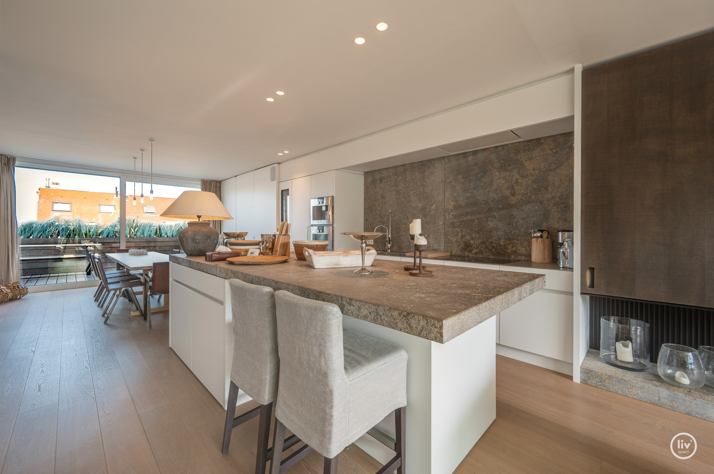 Appartement duplex unique avec 4 chambres dans une résidence récente au centre de Knokke. 