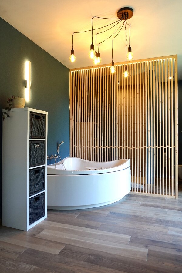 Uitzonderlijke luxe villa (2022) met prachtige tuin &amp; 5 slaapkamers op 2.162m² 