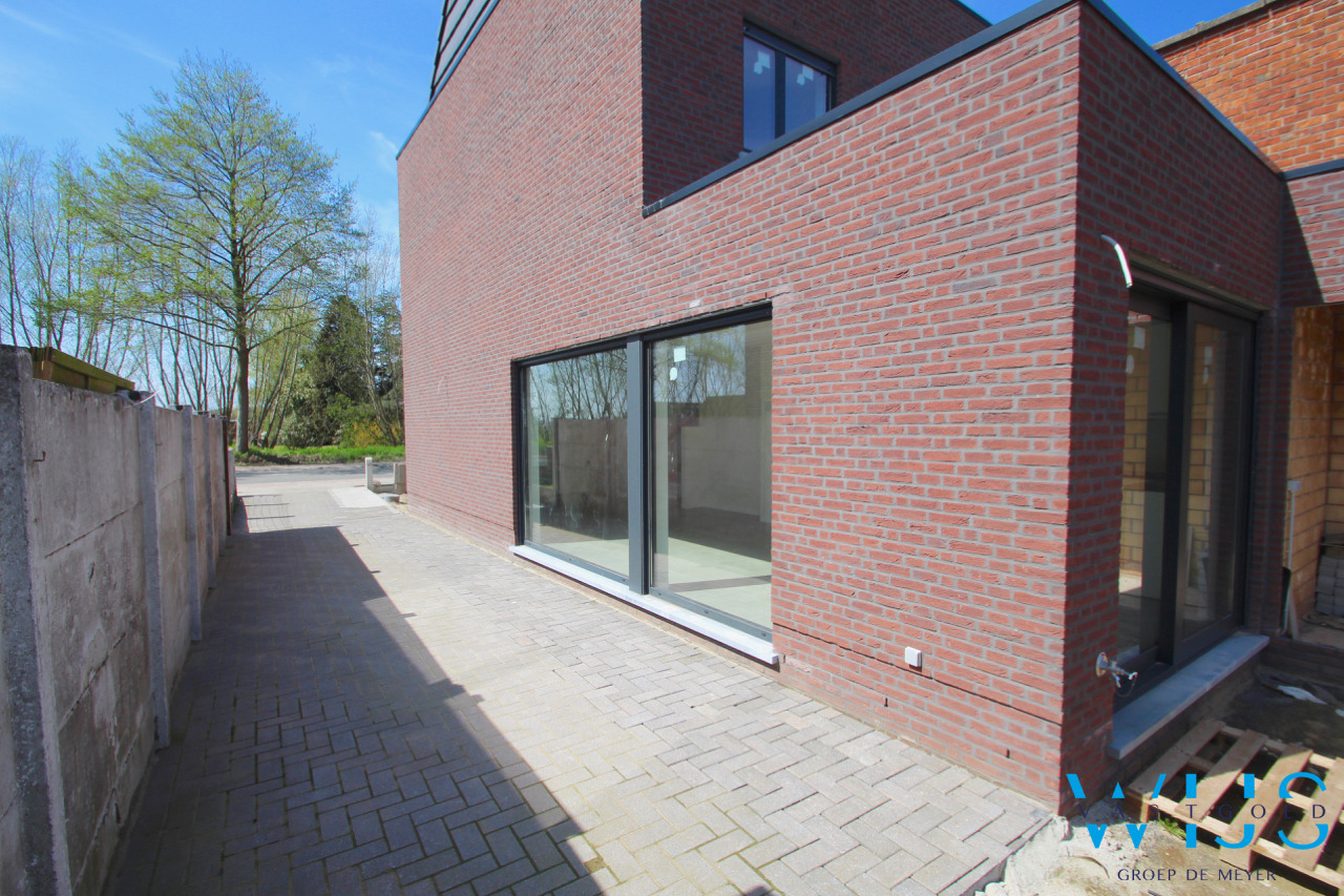 Compleet van A tot Z vernieuwd woonhuis te KLUIZEN /WIPPELGEM 