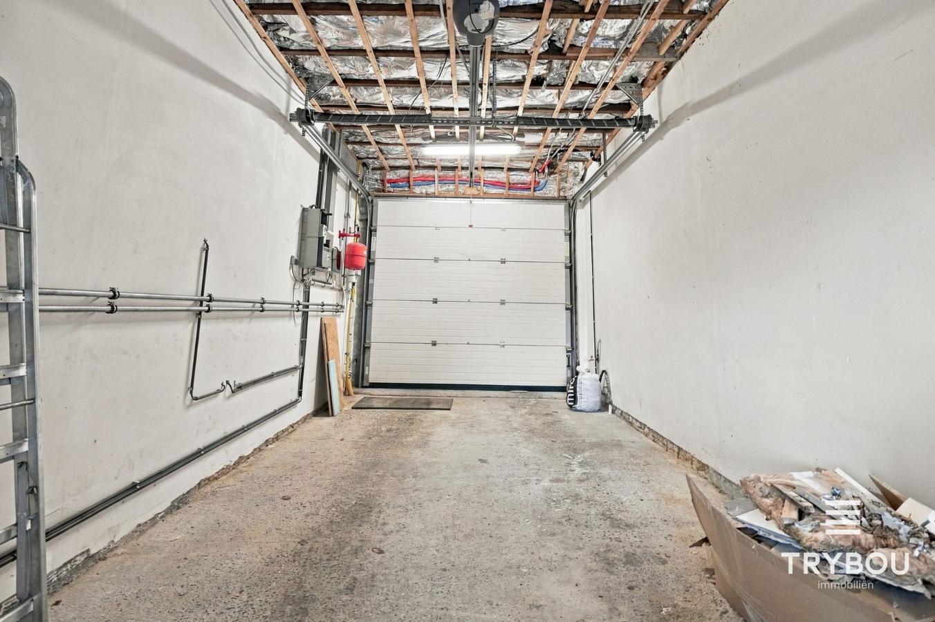 Ruime gezinswoning met 4 slaapkamers, garage en aangename tuin in Merkem! 