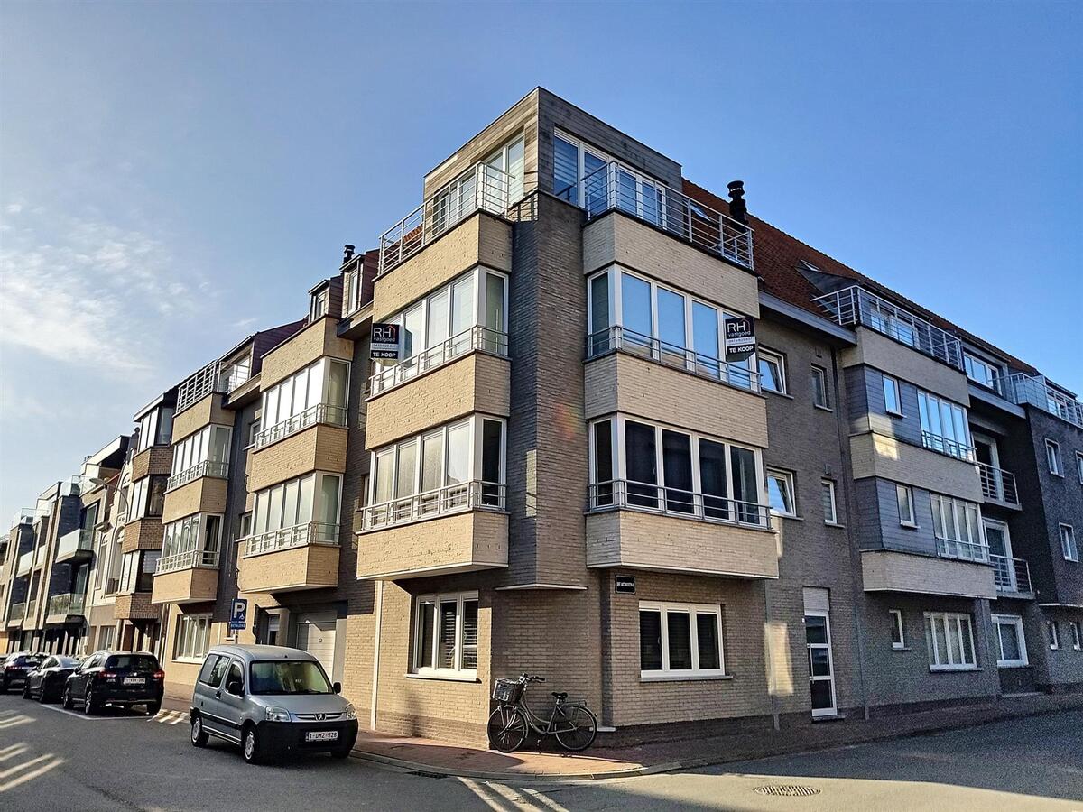 Knap, goed gelegen hoekappartement - Heist 