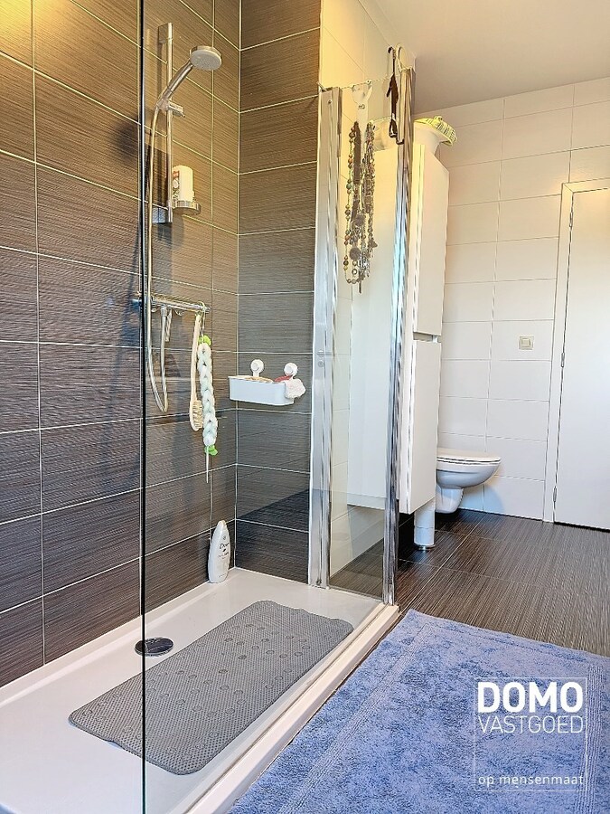 Luxe duplex appartement met inpandig terras, lift en garagebox, gelegen in het centrum van Alken - energielabel A. 