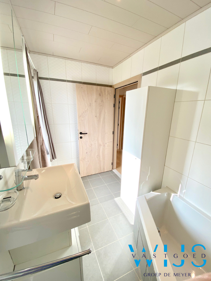 Instapklare gezinswoning met 3 slaapkamers &amp; ruime tuin te Zelzate! 