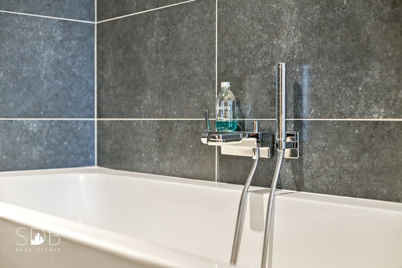 Hedendaagse woning inclusief paardenaccommodatie en graslanden op 4,22ha 