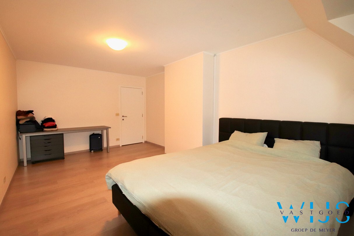 Uniek dakappartement te CENTRUM EVERGEM ! 