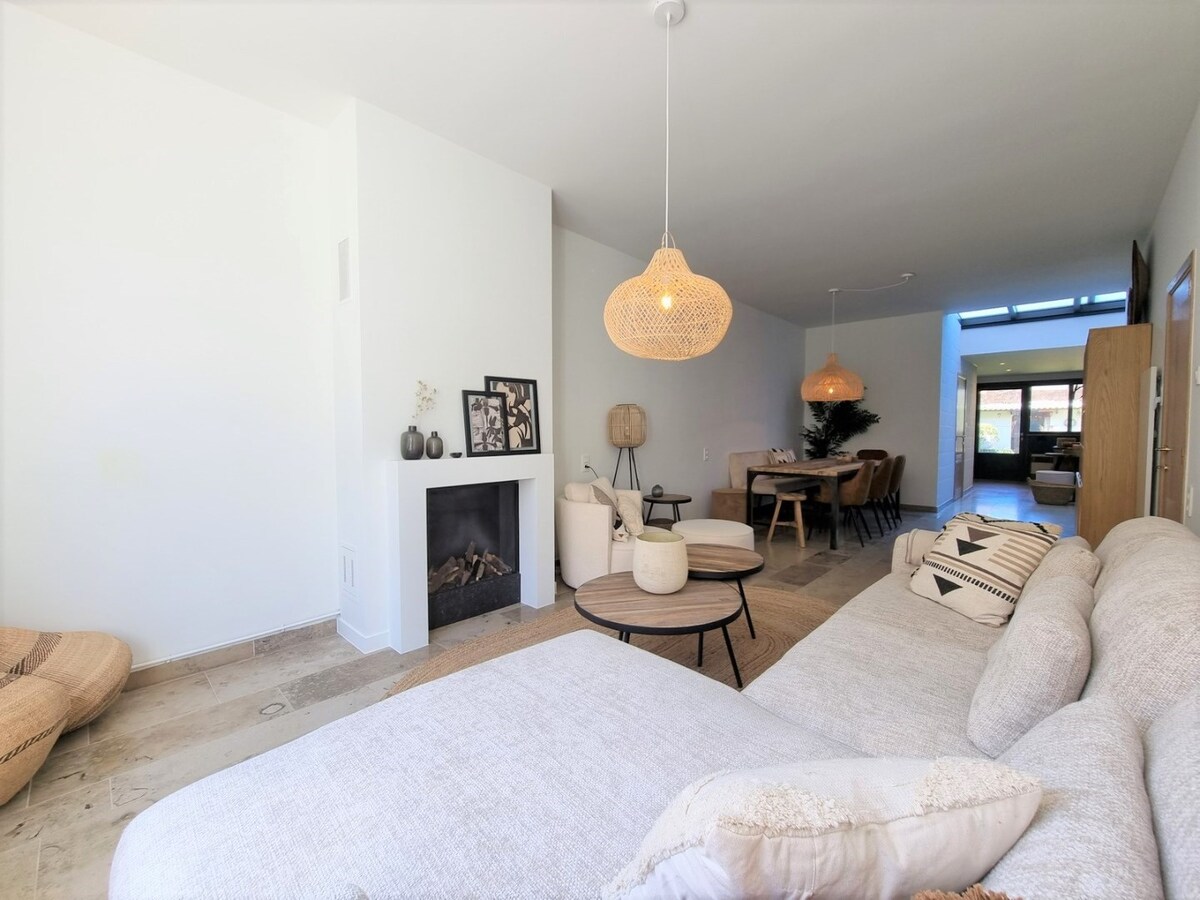 Zeer knappe woning met drie grote slaapkamers, tuin en mogelijk tot garage - Heist 