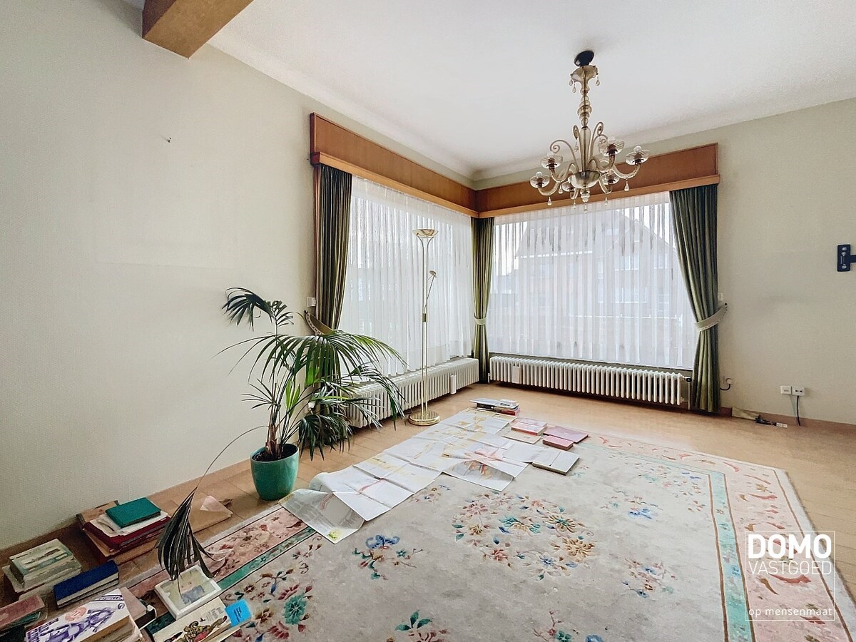 RUIME GEZINSWONING MET TUIN EN GARAGE TE KERMT 