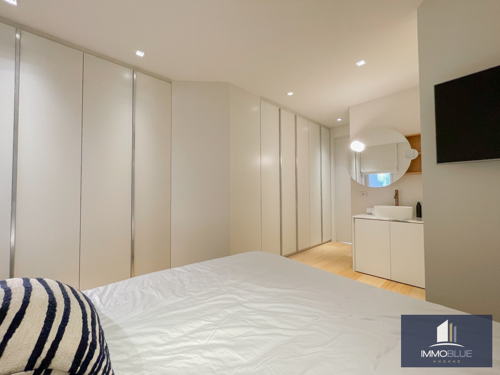 Appartement met zijdelings zeezicht en een ruim zuidwest gericht terras. 