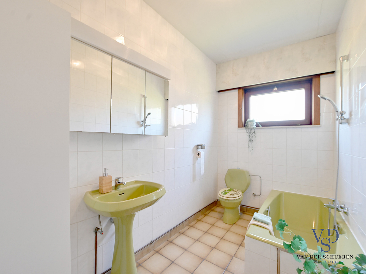 Bungalowwoning met mogelijkheden op een uniek perceel te Dikkelvenne. 