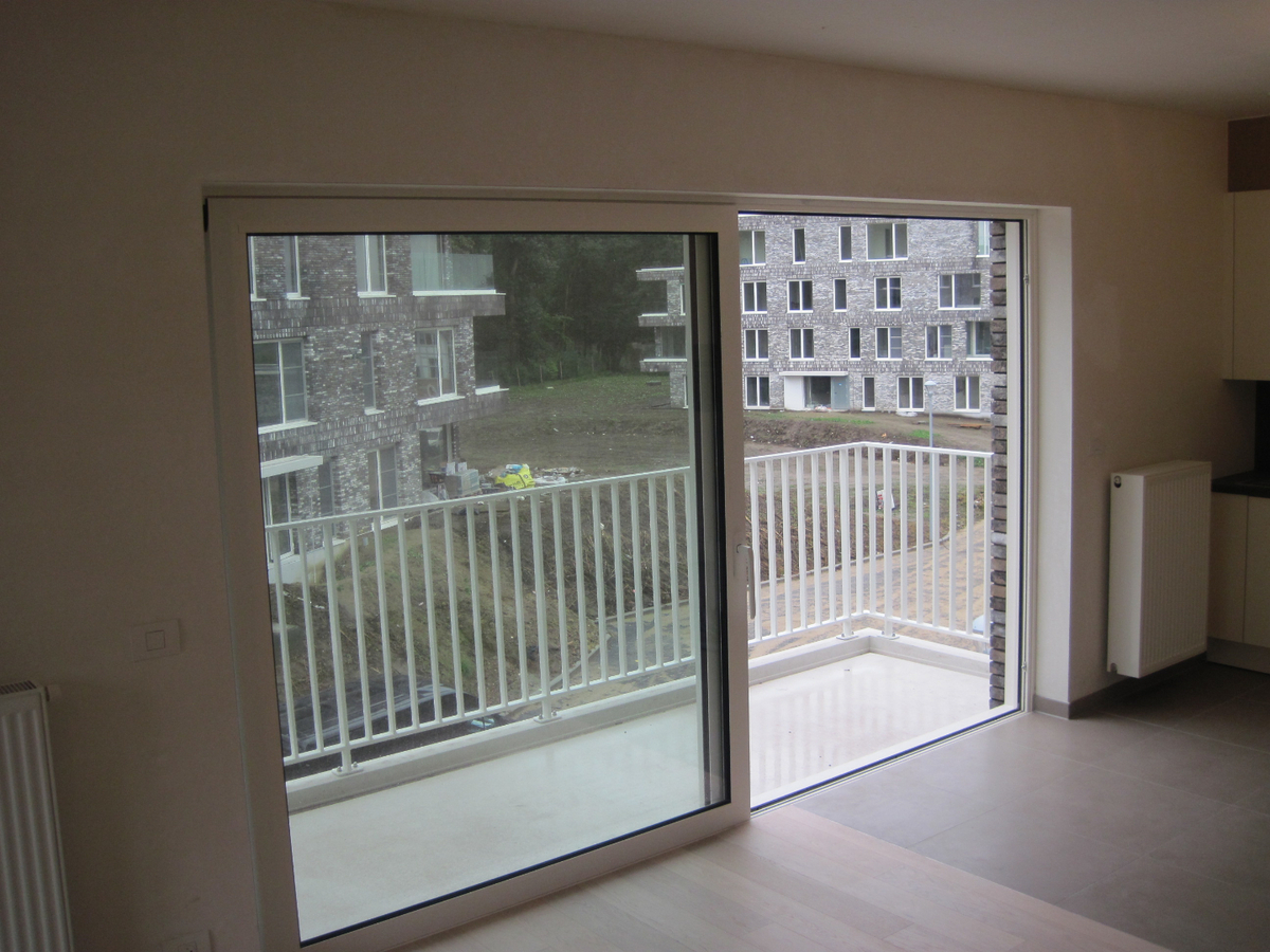 Groen wonen in de Weverij.    2-slp-appartement met een autostaanplaats. 