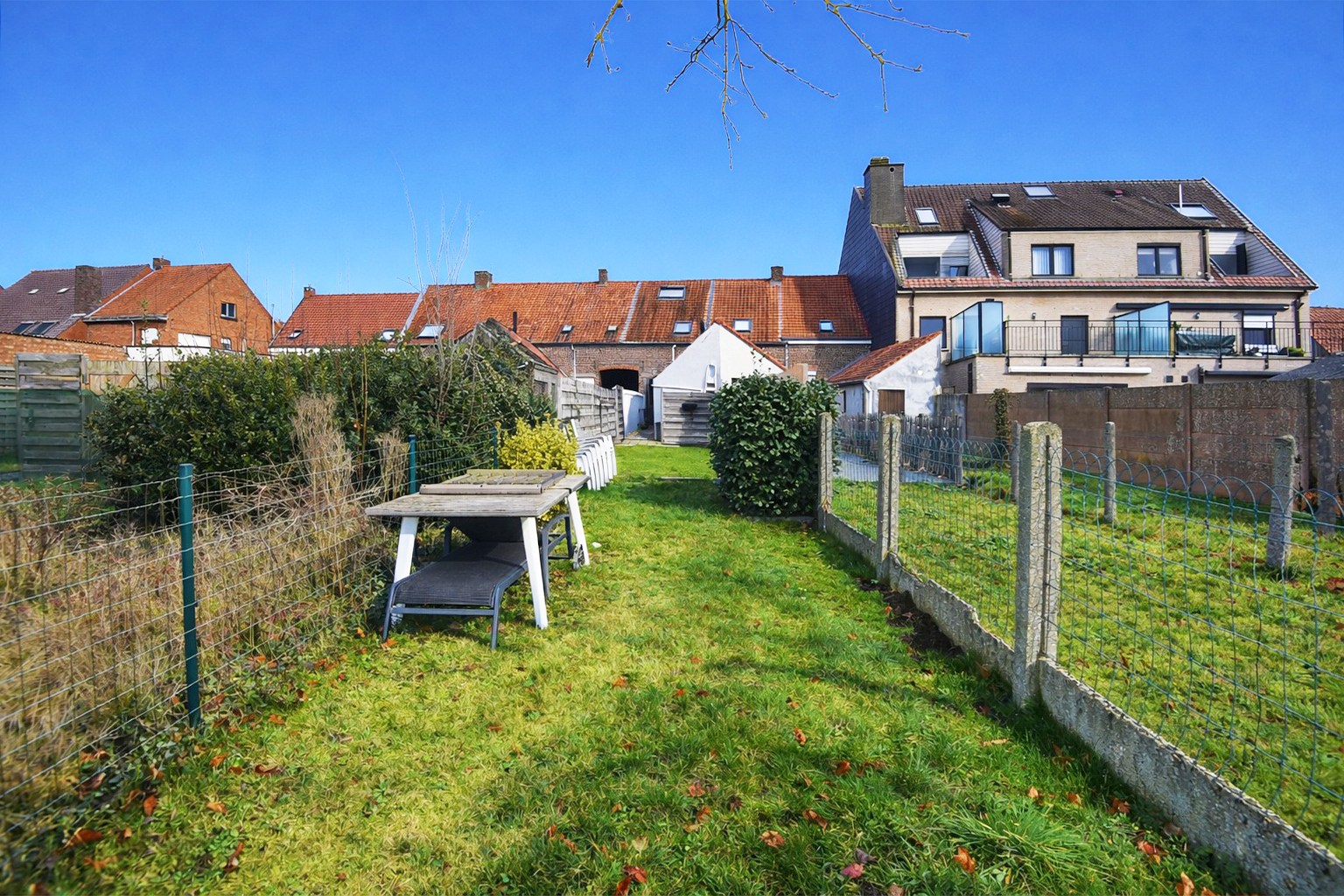 Rijwoning met zonnige tuin nabij centrum Maldegem. 