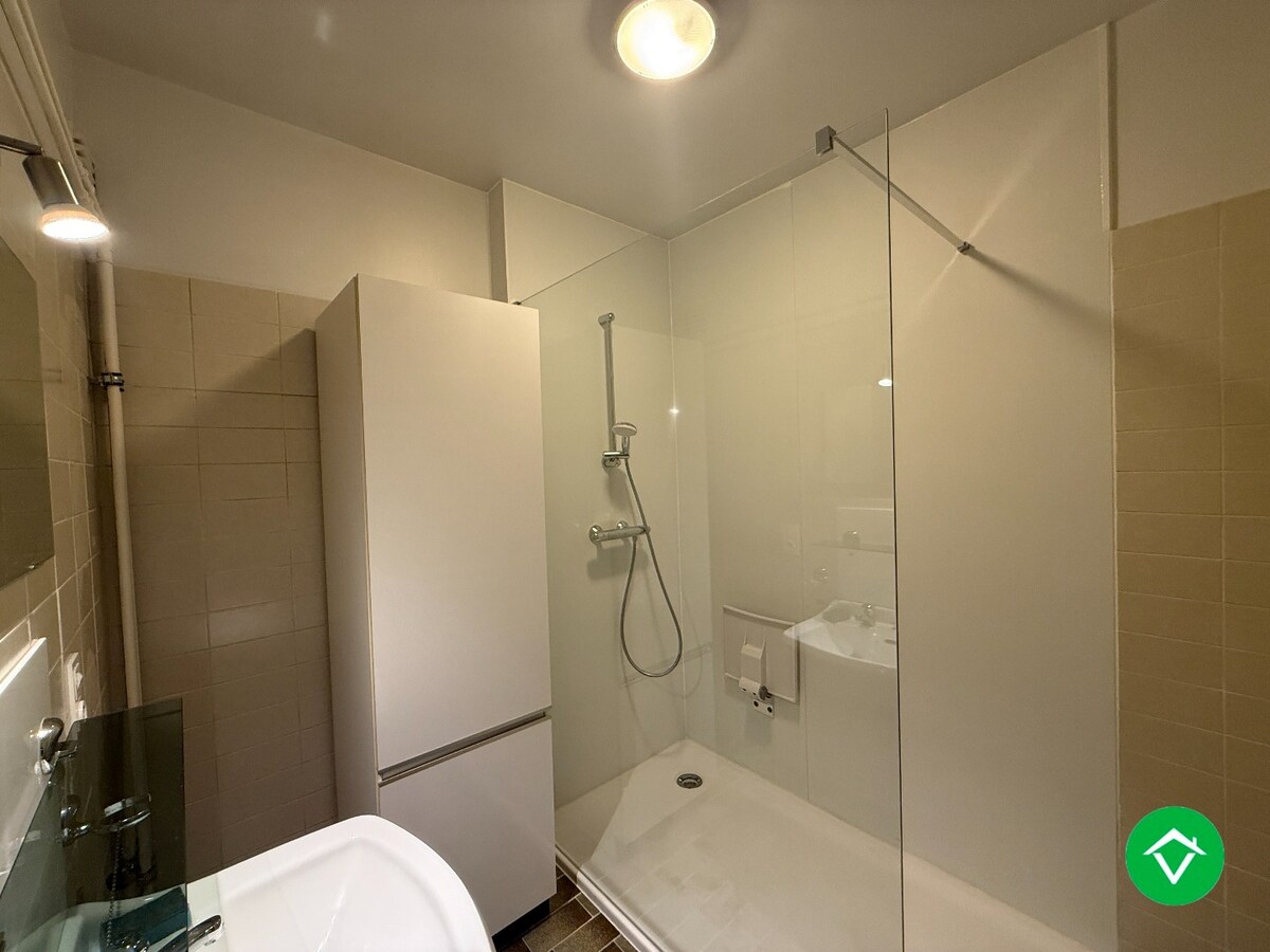 Instapklaar appartement met twee slaapkamers en garage te Roeselare 