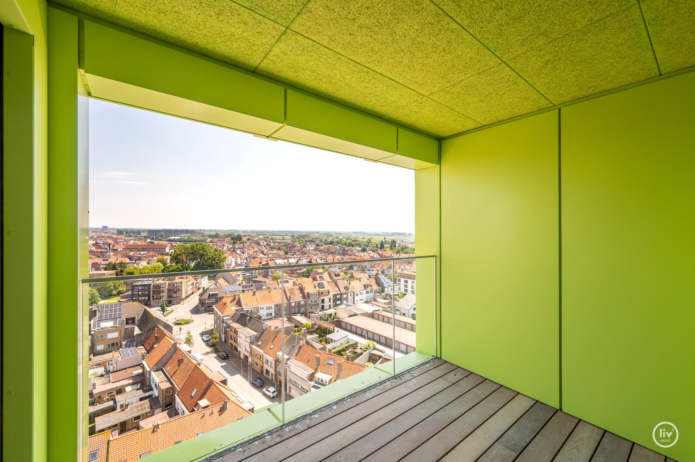 Centraal gelegen 3-kamer appartement te Res. Hoost met ruim terras genietend van zijdelings zeezicht! 