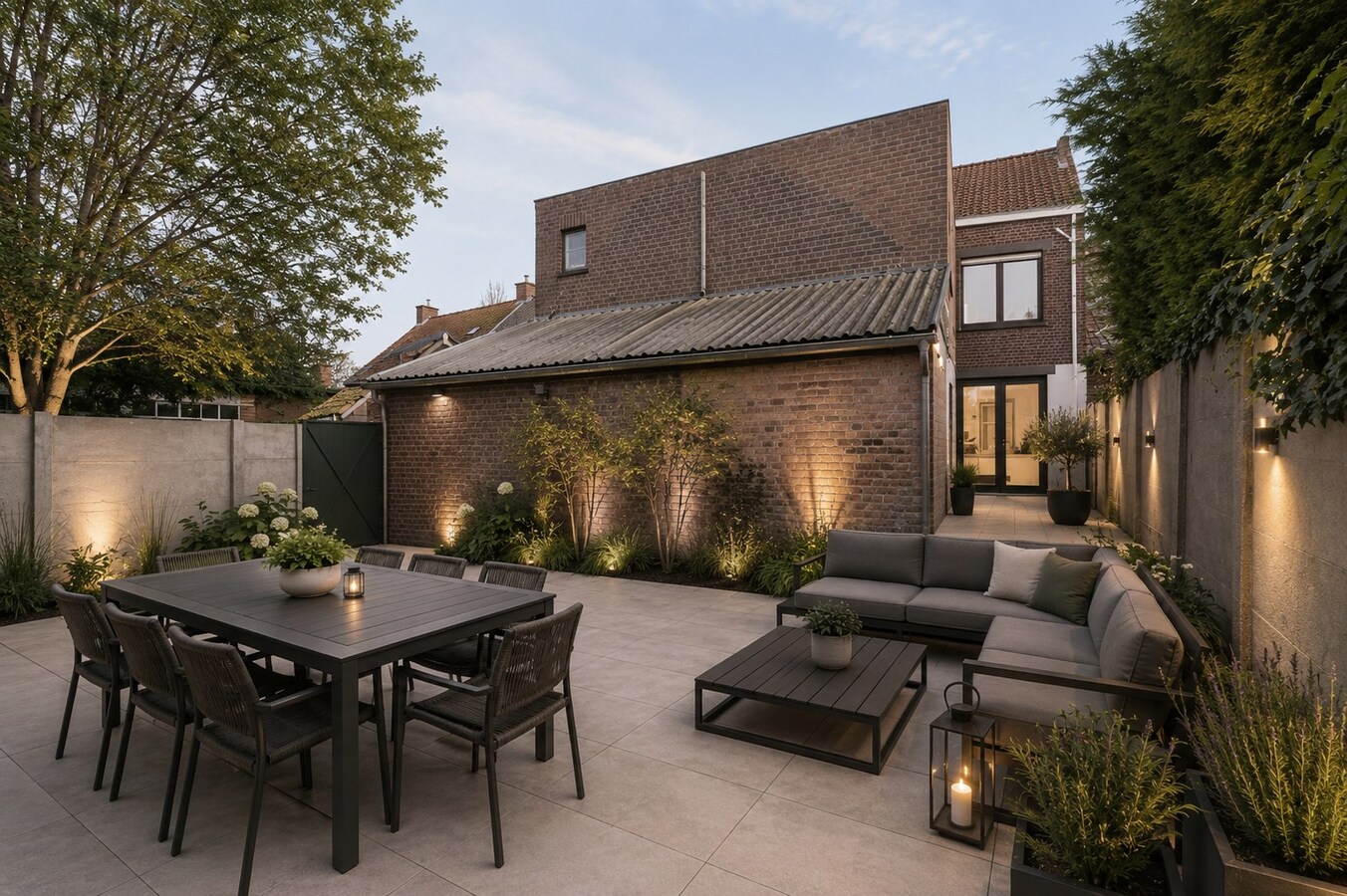 Centrumwoning met 4 slaapkamers en zonnige tuin te Moen! 
