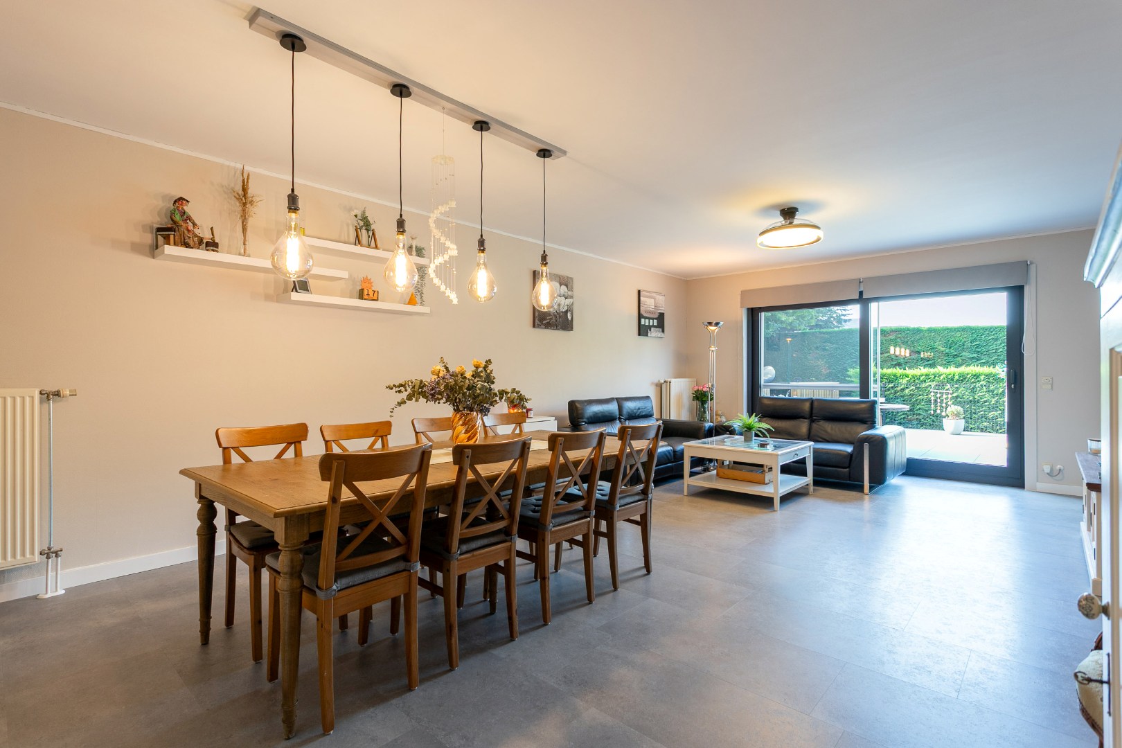 Instapklaar 2 slpk appartement met garage te Halle 