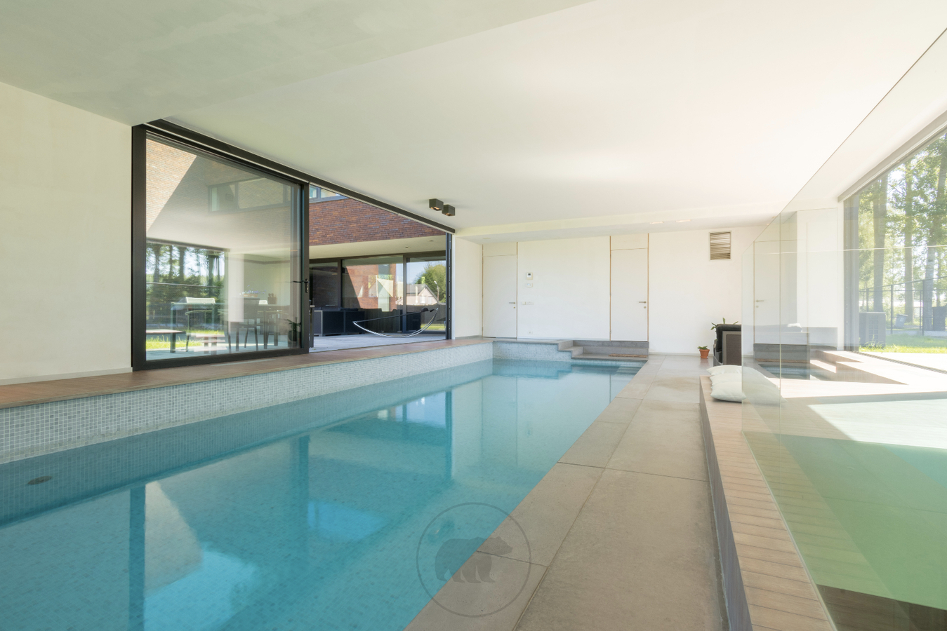 Buitengewone design villa op unieke ligging te Lochristi 