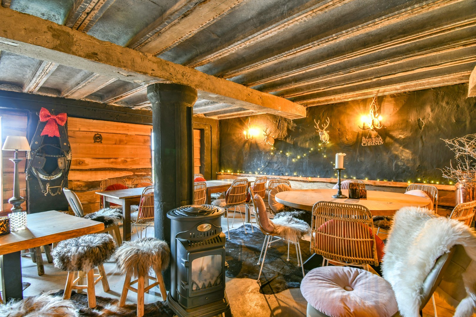 Exclusief domein met restaurant/feestzaal en luxueuze woning op 5 Ha te Torhout 