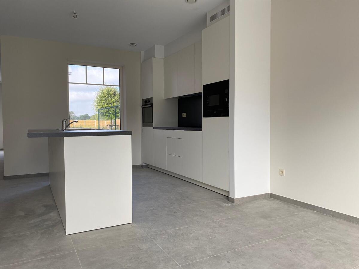 Woning met 4 slaapkamers en garage te Koekelare 