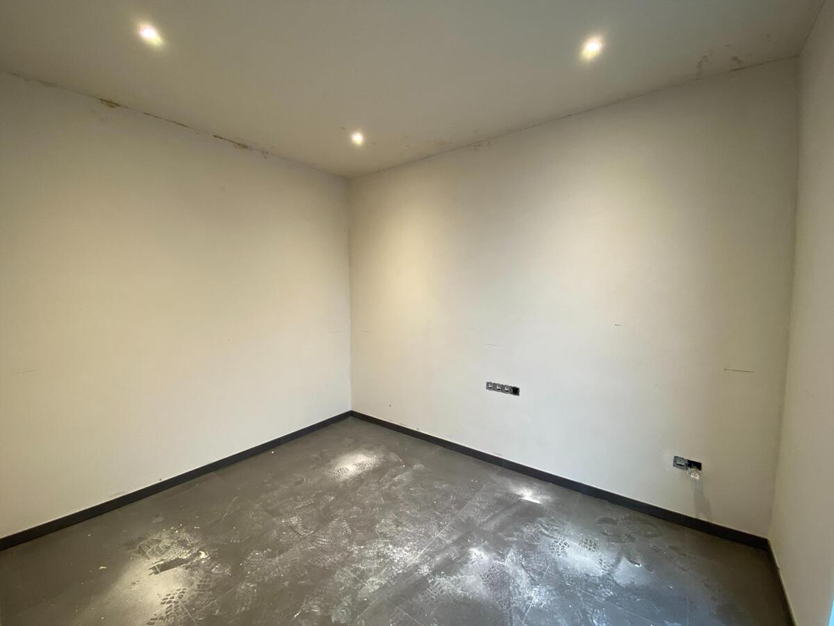 Ruime, energiezuinige nieuwbouwwoning met loods te Brielen 