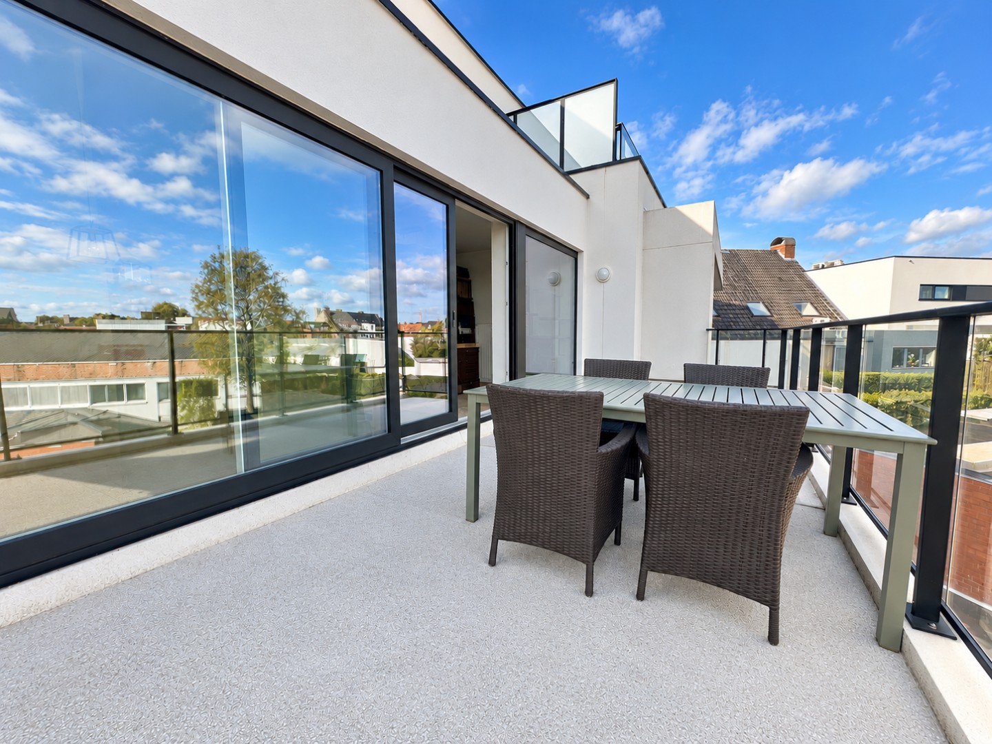 Prachtig appartement (89 m²) met 2 slpk, groot terras (en garage), Torhout 