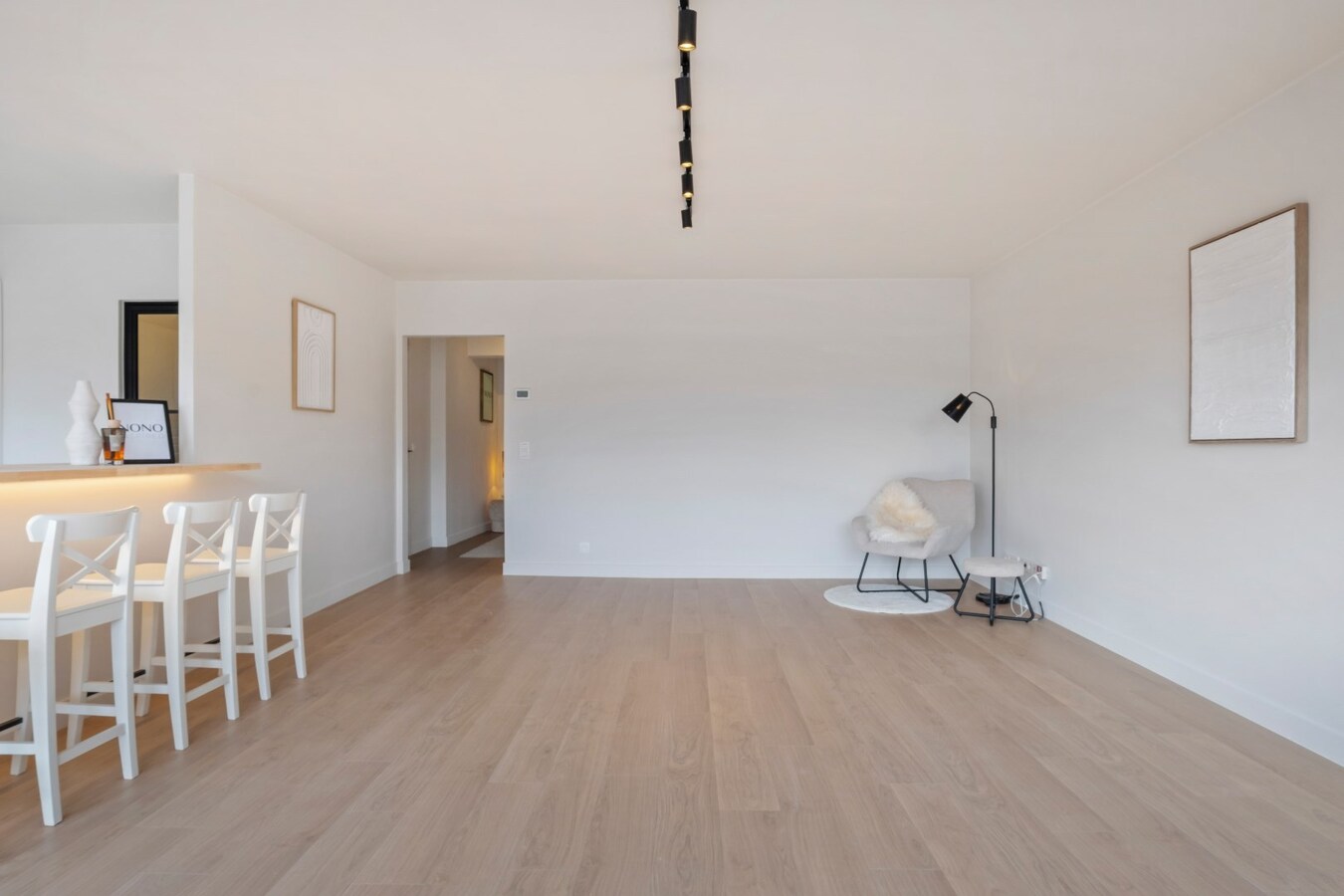 Prachtig 2-slaapkamer appartement (100m2)  met terras en garage te Kortrijk ! 