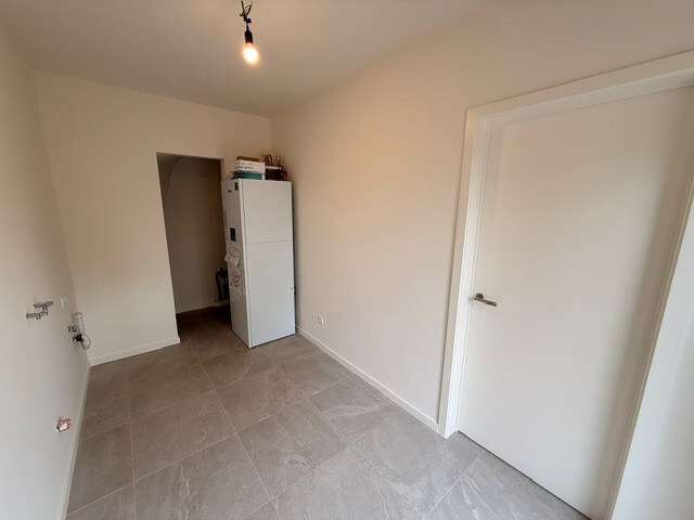 Halfopen nieuwbouwwoning met 4 slaapkamers gelegen te Opitter. 