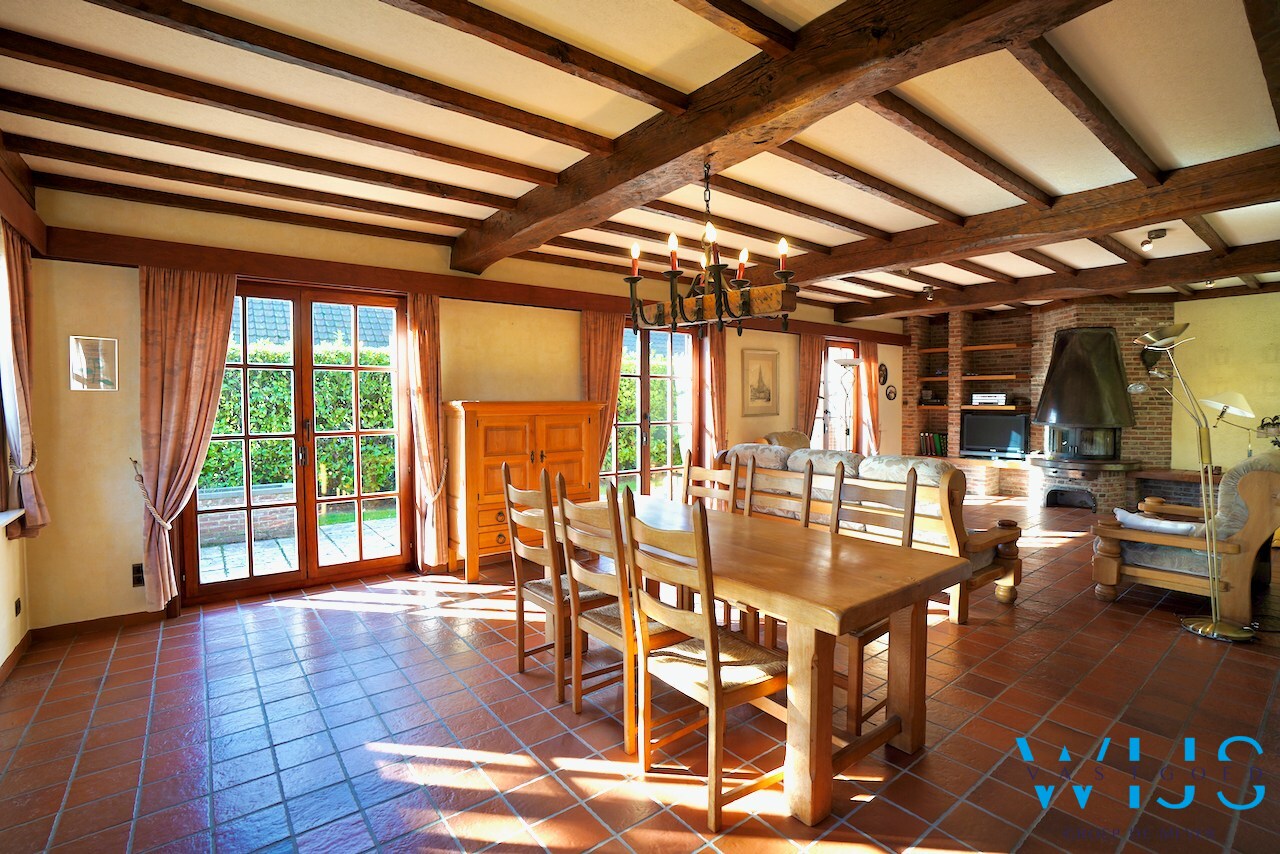 Fantastische open bebouwing met dubbele garage in gegeerde woonwijk te Evergem 