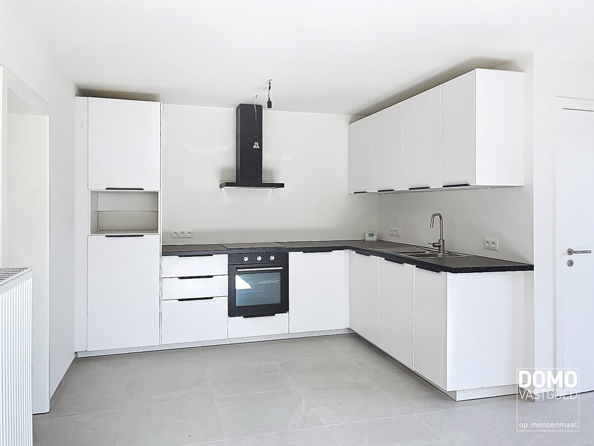 GERENOVEERDE HALF OPEN BEBOUWING MET GARAGE TE MELDERT (LUMMEN) 