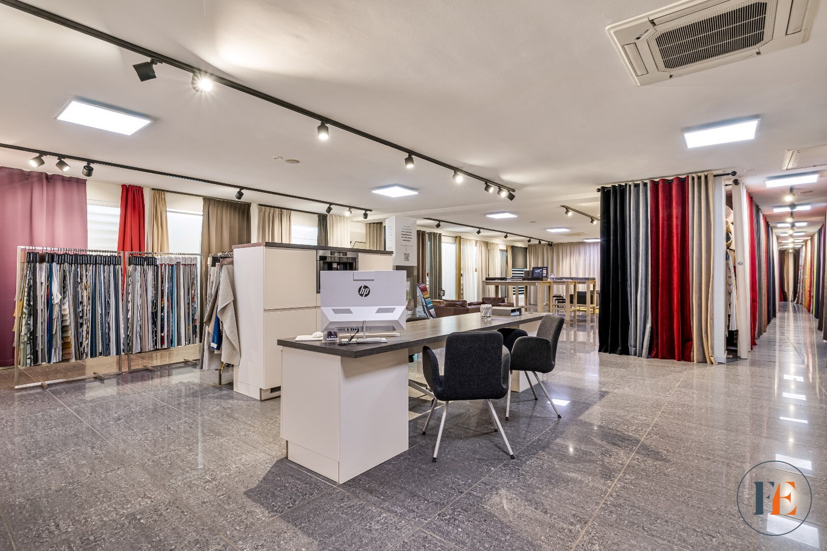 Handelspand met garage op toplocatie (Huurkoop mogelijk) 