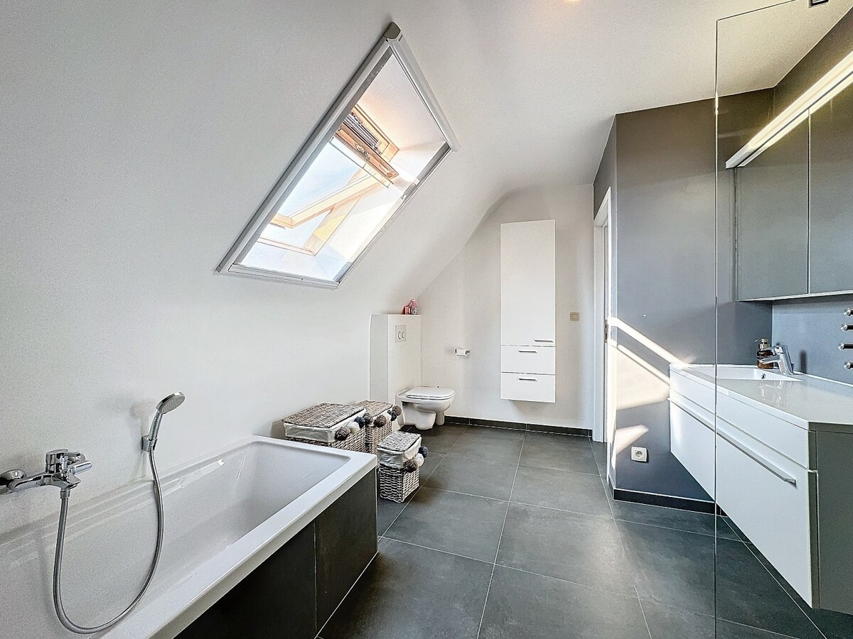 Op en top afgewerkte, energiezuinige gezinswoning (2013) te Velzeke 