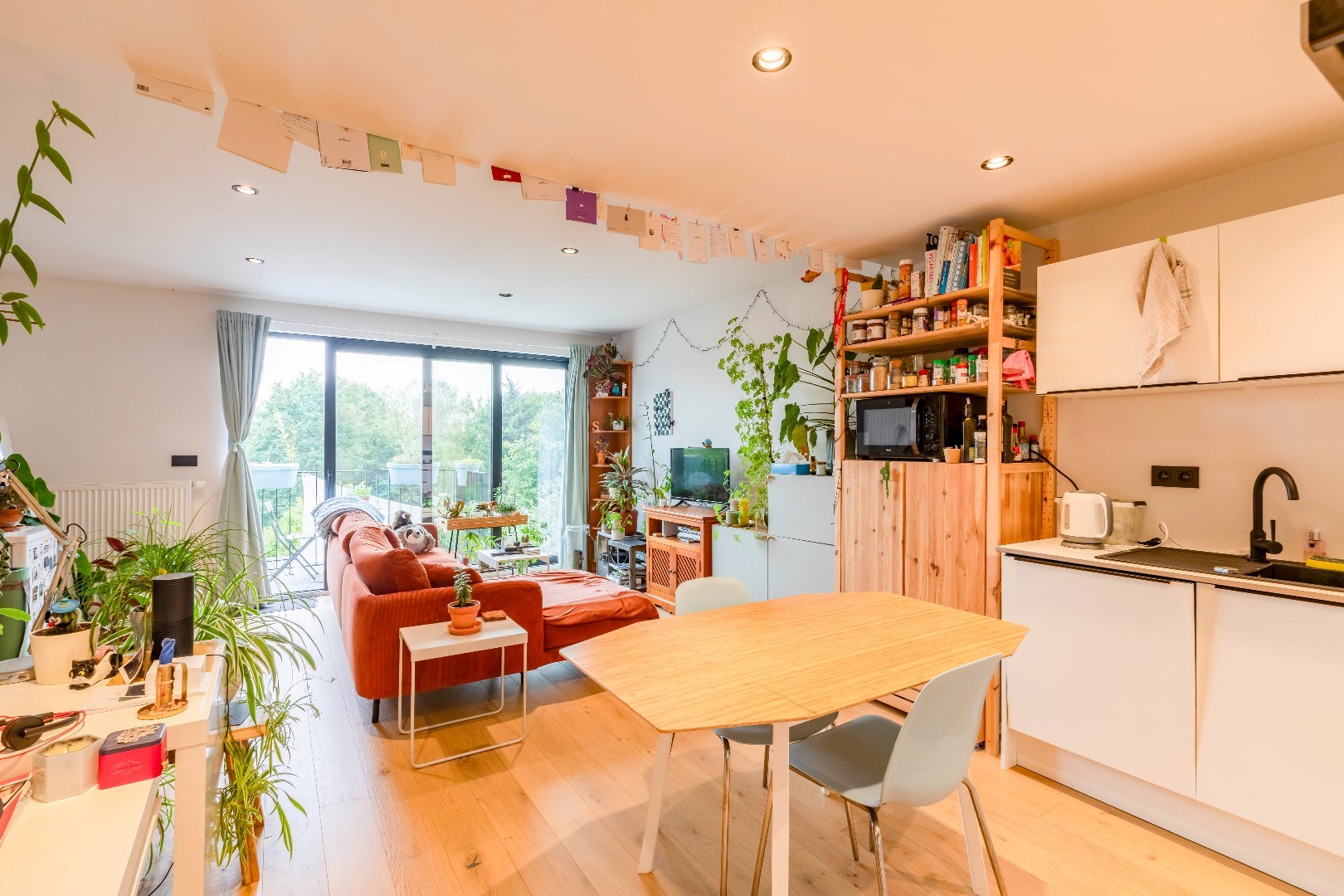 Instapklaar 2 slp. appartement met terras en grote gemeenschappelijke tuin. 