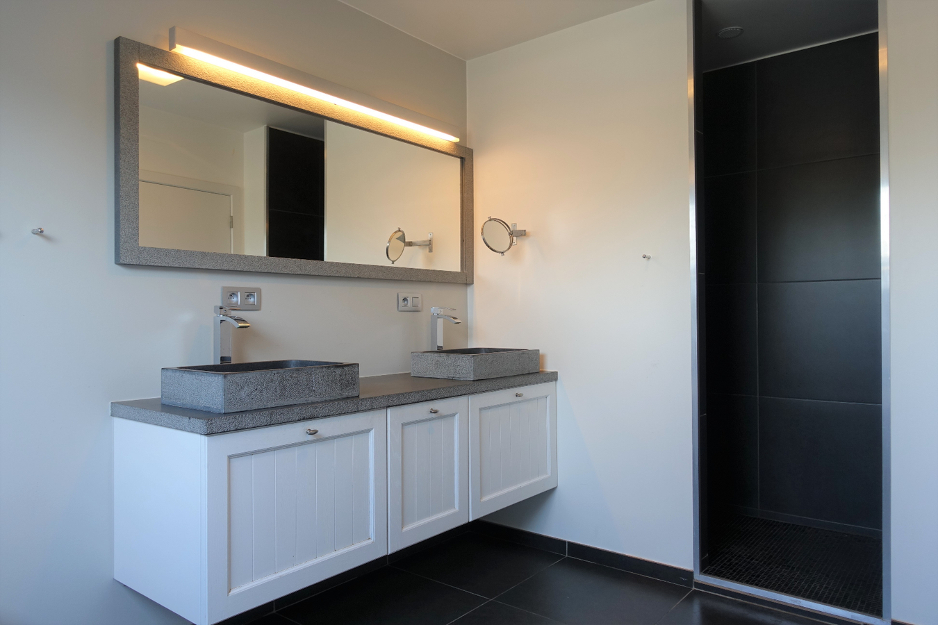 Sublieme gerenoveerde hoekwoning op rustige ligging 