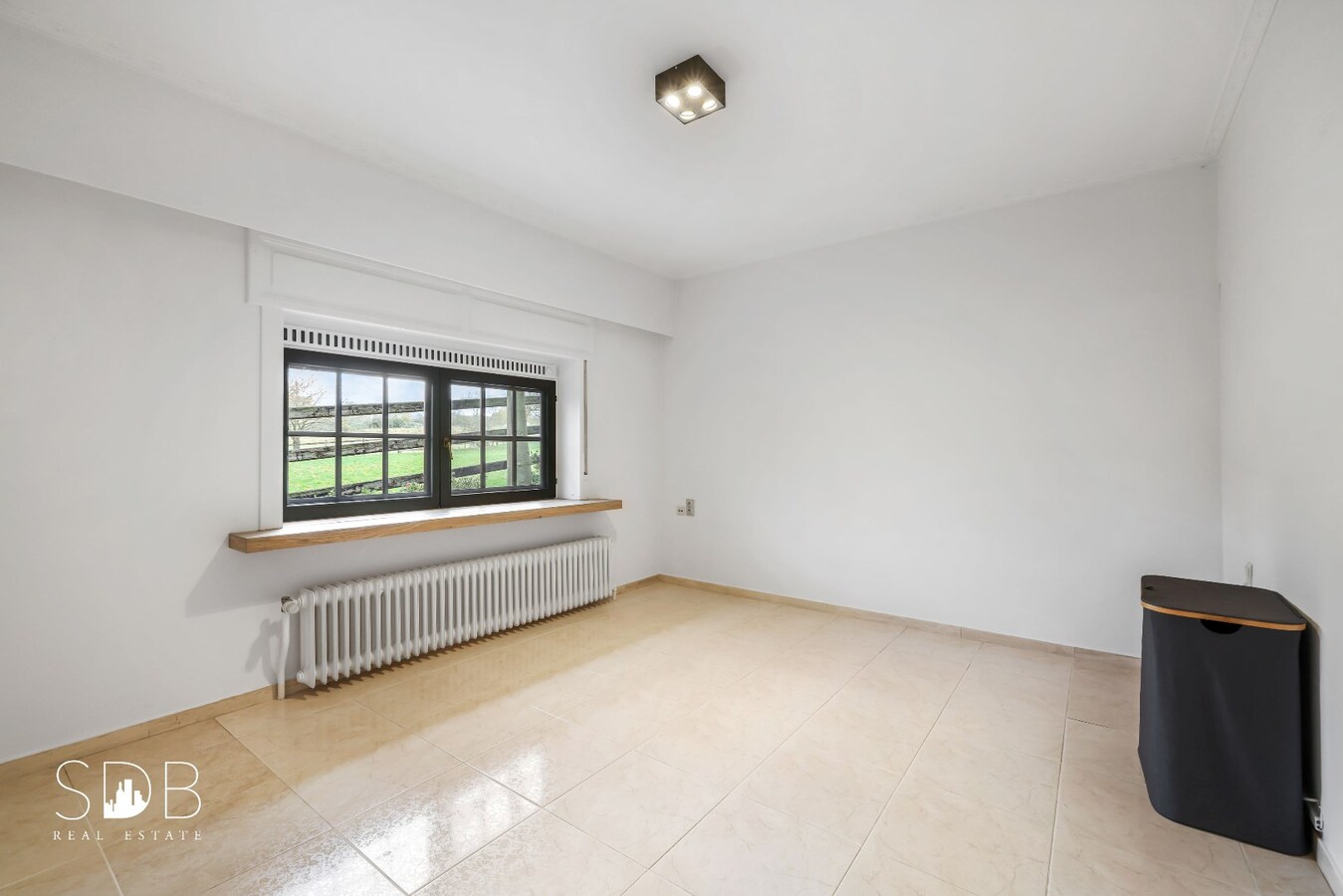 Landelijke villa met zwembad, paardenfaciliteiten en piste op circa 2 HA 