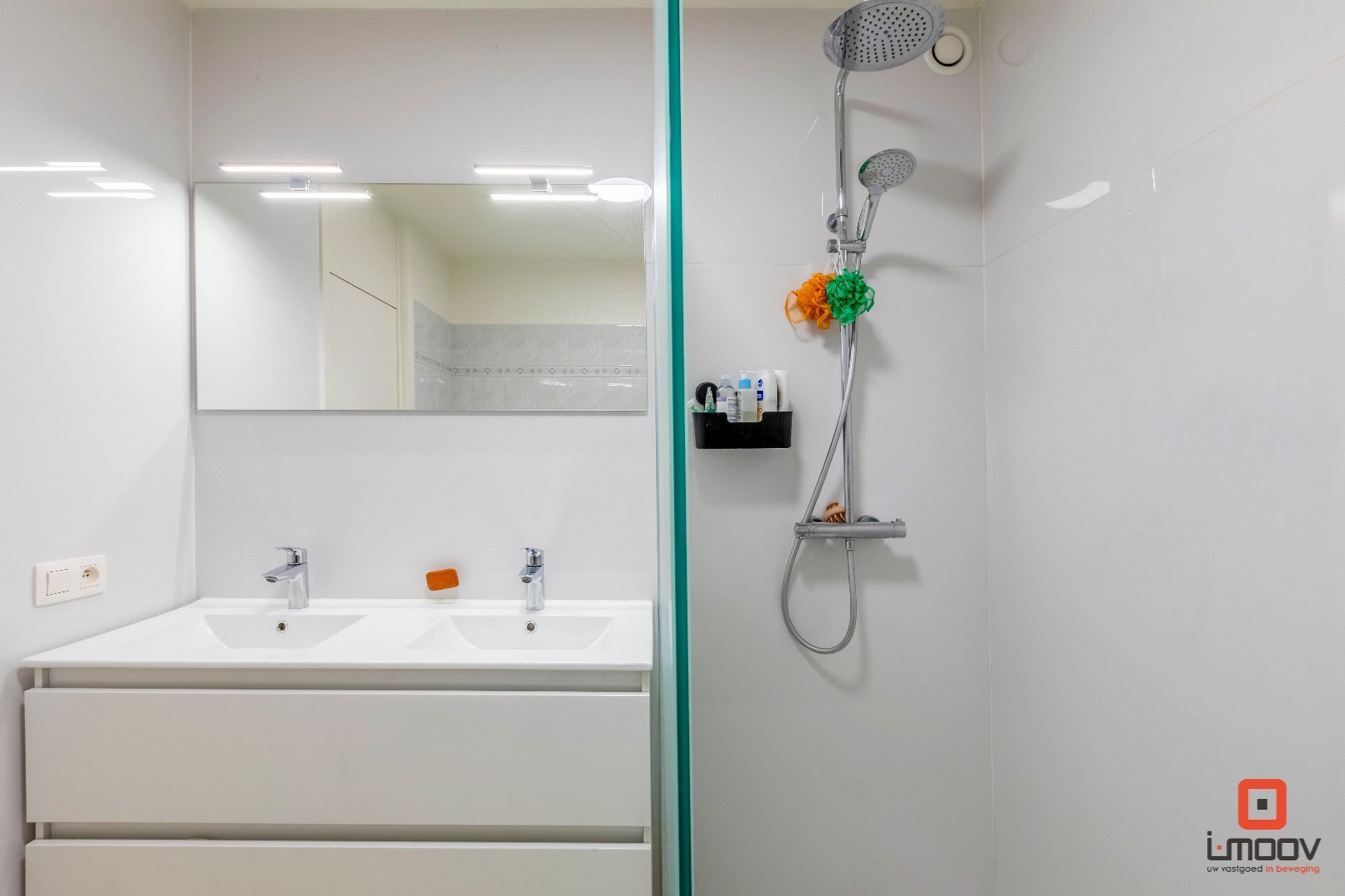 Lichtrijk tweeslaapkamer appartement met uniek waterzicht op Coupure Rechts 